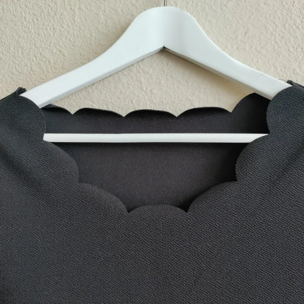 SHEIN Scallop Trim Solid Tee Size L - Picture 5 of 14